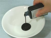 笹巻きの召し上がり方1:黒蜜に…